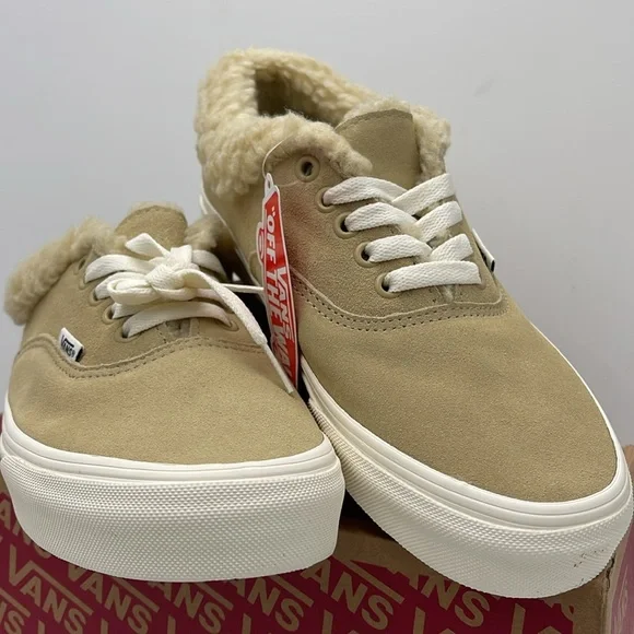 Vans WMNS Tan Fleece-Lined Sneakers Authentic Sherpa
Cozy Hug Mojave Desert - Picture 5 of 16
